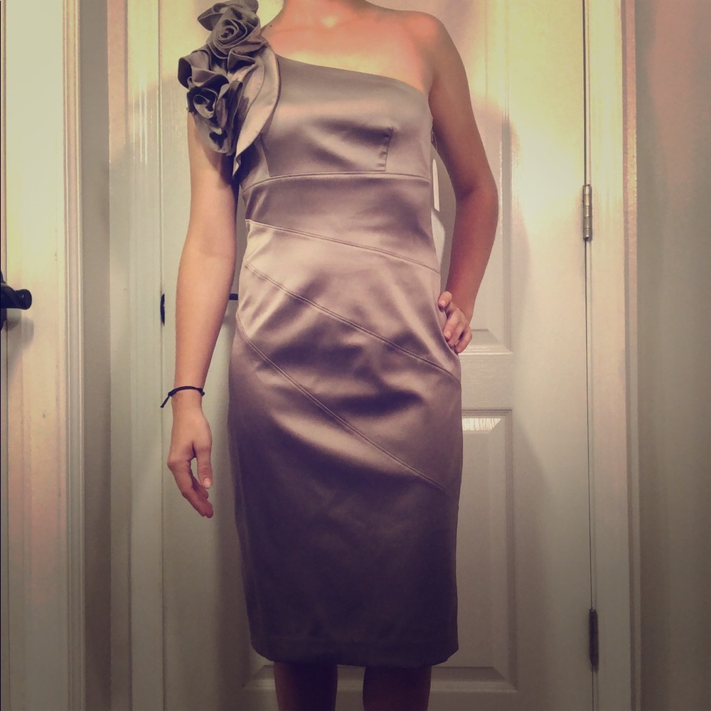 Beautiful gold Jessica Simpson dress